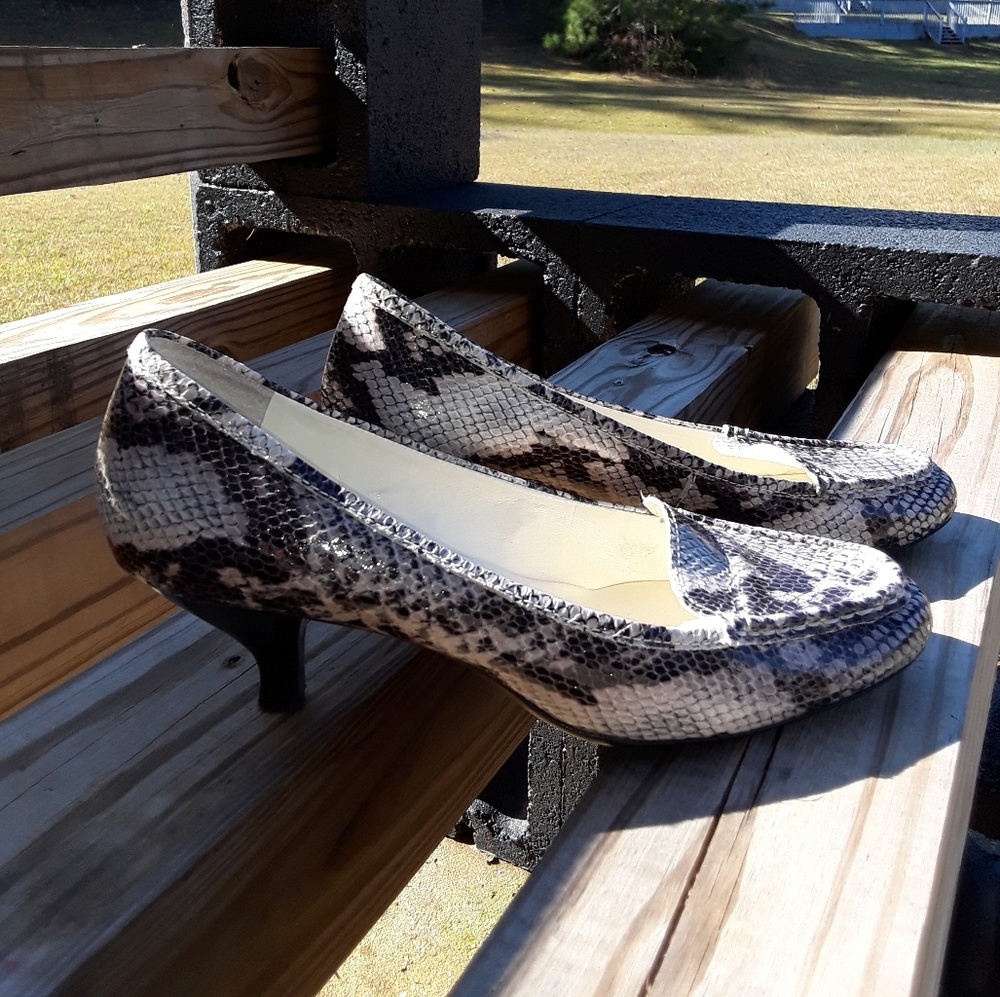 Franco Sarto Grey Kitten Heel Loafer Size 8.5